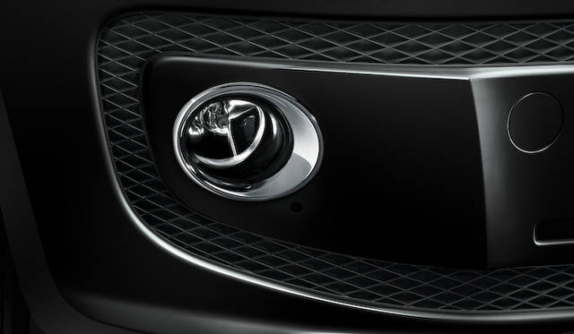 フロントフォグランプベゼル（クロームパッケージ）