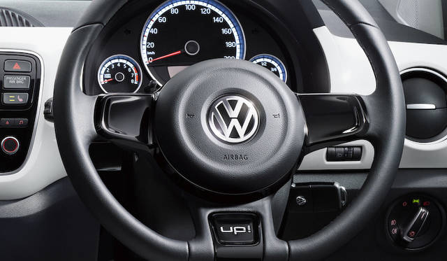 専用レザー3本スポークステアリングホイール