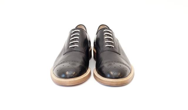 限定のレザーシューズ（ブラック） 7万1400円