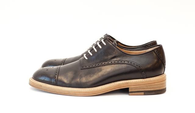 限定のレザーシューズ（ブラック） 7万1400円