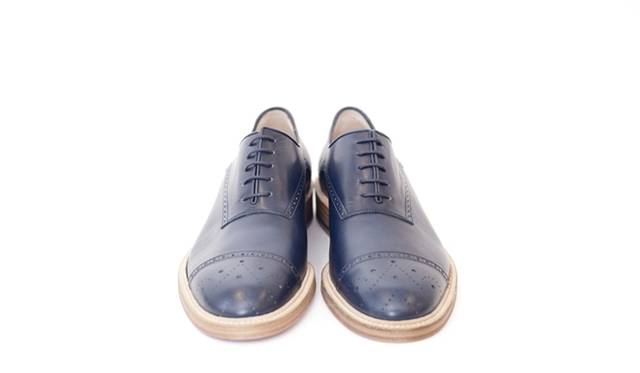 限定のレザーシューズ（ネイビー） 7万1400円