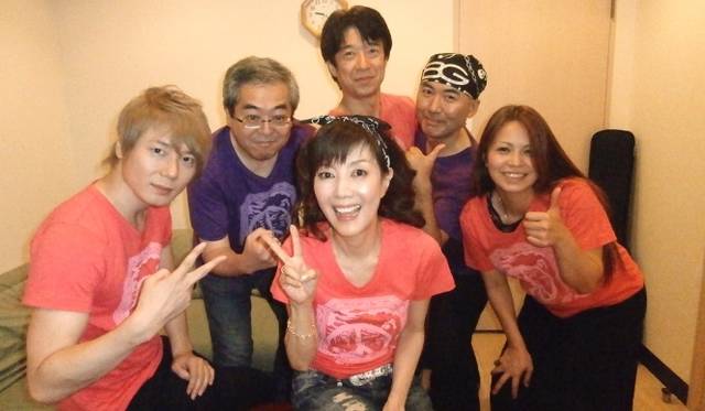 <strong>戸田恵子×植木 豪</strong>　10回目を迎えたカジュアルライブと新作Tシャツを語る<br /><br />バンドメンバーと