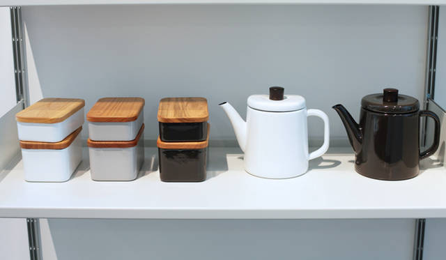 <strong>MARGARET HOWELL｜マーガレット・ハウエル</strong>　大阪・西梅田ブリーゼブリーゼ1階「MARGARET HOWELL SHOP＆COFFEE」　「ハウスホールドグッズ」で取り扱うプロダクトや家具