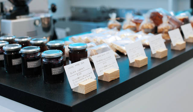 <strong>MARGARET HOWELL｜マーガレット・ハウエル</strong>　大阪・西梅田ブリーゼブリーゼ1階「MARGARET HOWELL SHOP＆COFFEE」　スコーン370円