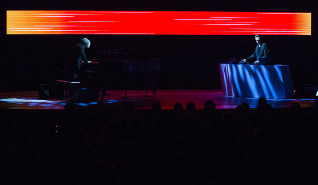 <strong>「Red Bull Music Academy 2013 New York」</strong>　alva noto + ryuichi sakamoto [Tony Blasko/Red Bull Content Pool]