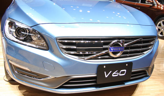 グリル内にミリ波レーダーユニットが収まる