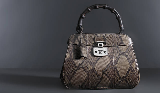 <strong>GUCCI｜グッチ</strong>　魅惑のグッチウーマンを完成させるバッグ コレクション「レディ ロック」誕生<br /><br />ハンドバッグ「レディ ロック」ミディアム[W30×H21×D13cm] 29万9250円