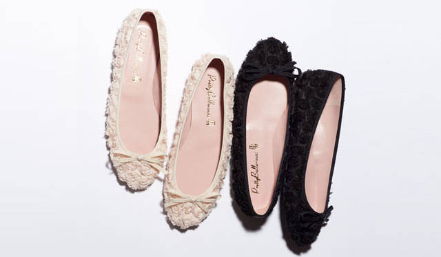 <strong>Pretty Ballerinas｜プリティ・バレリーナ</strong>　「Pretty Ballerinas AOYAMA（プリティ・バレリーナ アオヤマ）」　オープン限定モデル「Marilyn rose flower(マリリン ローズフラワー）」各1万8900円
