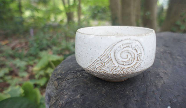 <strong>岡崎裕子「羽のある器」展</strong>　