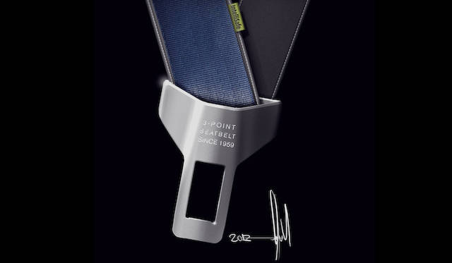 デザインスケッチ。1959年、ボルボが、世界初の3点式シートベルトを市販車に採用したことが刻まれる