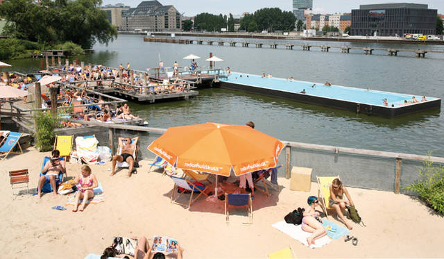 <strong>Vol. 5 ドイツ・ベルリン</strong>　屋外プール「BADESCHIFF」©Torsten Seide