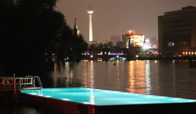 <strong>Vol. 5 ドイツ・ベルリン</strong>　屋外プール「BADESCHIFF」