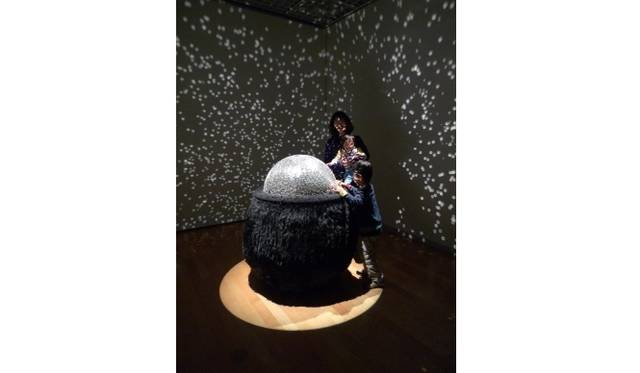 <strong>ART│光を駆使した現代アート『魔法の美術館』</strong>　宮本和奈《ミラボン》©kazuna MIYAMOTO