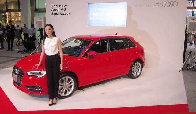 新型A3スポーツバックと女優の木村佳乃氏