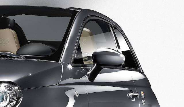 アバルト「695 エディツィオーネ マセラティ」にも、“Rcord Grey”と名付けられた特別カラーのモデルが登場。アバルトが発足した1949年にちなみ、49台限定で発売される