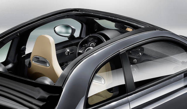 アバルト「695 エディツィオーネ マセラティ」にも、“Rcord Grey”と名付けられた特別カラーのモデルが登場。アバルトが発足した1949年にちなみ、49台限定で発売される