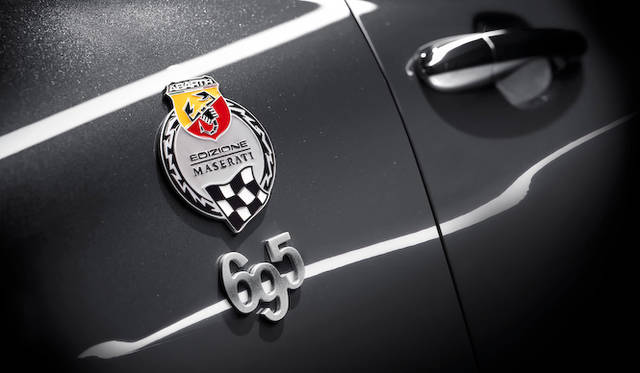 アバルト「695 エディツィオーネ マセラティ」にも、“Rcord Grey”と名付けられた特別カラーのモデルが登場。アバルトが発足した1949年にちなみ、49台限定で発売される