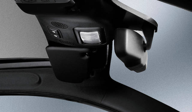 アバルト「695 エディツィオーネ マセラティ」にも、“Rcord Grey”と名付けられた特別カラーのモデルが登場。アバルトが発足した1949年にちなみ、49台限定で発売される