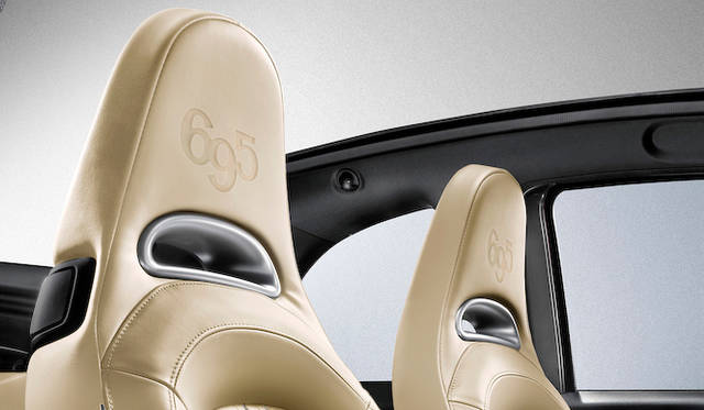 アバルト「695 エディツィオーネ マセラティ」にも、“Rcord Grey”と名付けられた特別カラーのモデルが登場。アバルトが発足した1949年にちなみ、49台限定で発売される