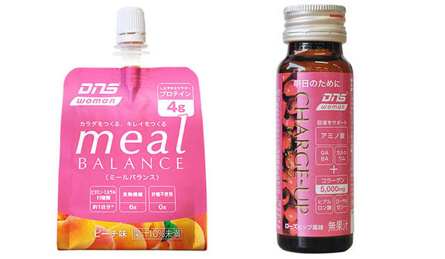 <strong>DOME｜ドーム</strong>　 DNS初の直営店「DNS CAFE中野」　左／忙しいときの朝食代わりや間食として必要な栄養、まとめてしっかり「DNSwoman ミールバランス」。右／コラーゲンやヒアルロン酸、ローヤルゼリーなどの美容成分もたっぷり「DNSwoman チャージアップ」