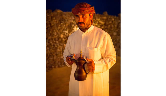 ランドローバーは3色。手前は黄色のランドローバー