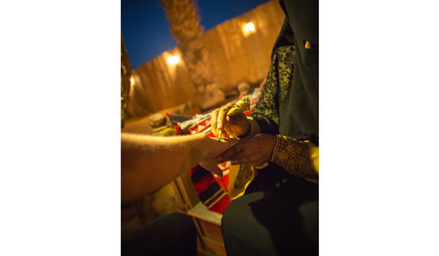 ランドローバーは3色。手前は黄色のランドローバー