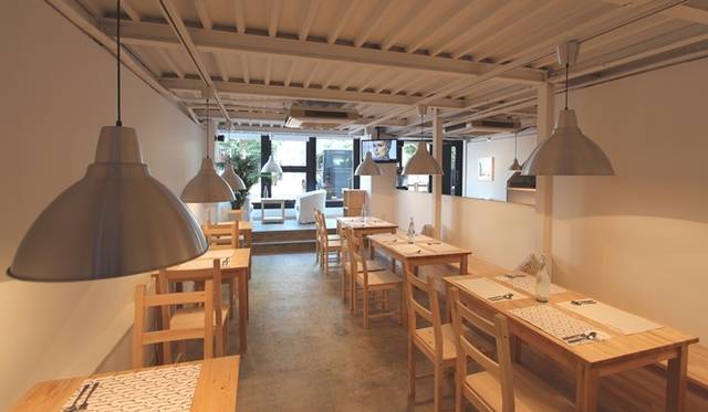 <strong>stopover tokyo｜南青山に「ストップオーバー・トーキョー」がオープン</strong>　無国籍カフェレストラン「ストップオーバー・トーキョー・ラウンジ」ェ