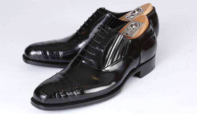 <strong>ISETAN MEN’S｜伊勢丹</strong>　メンズ館誕生10周年記念　靴36万7500円（シルヴァノ ラッタンツィ／伊勢丹新宿店メンズ館）
