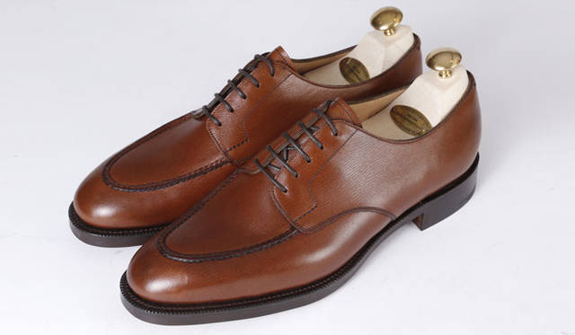 <strong>ISETAN MEN’S｜伊勢丹</strong>　メンズ館誕生10周年記念　靴16万3800円（エドワード グリーン／伊勢丹新宿店メンズ館）