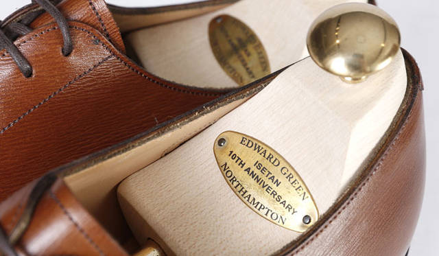 <strong>ISETAN MEN’S｜伊勢丹</strong>　メンズ館誕生10周年記念　靴16万3800円（エドワード グリーン／伊勢丹新宿店メンズ館）