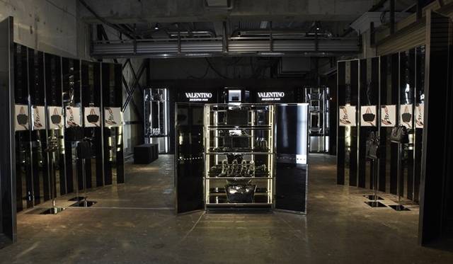 <strong>VALENTINO｜「ロックスタッズ」のポップアップストアが南青山にオープン</strong>　
