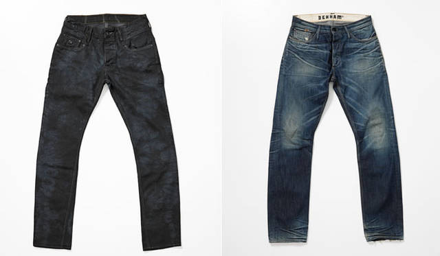 <strong>ESTNATION｜エストネーション</strong>　<strong>エストネーション各店“DENHAM”POP-UP STORE</strong>　左／デンハムのなかでも世界的にもっとも売れている細めのスタイルは、日本人の脚の形にもバランス良く、きれいに映える膝下テーパードが一番効いているスタイル。天然染め、顔料染め、硫化染めの3種の染めの工程をほどこすことでこの染めがマーブル模様と柔らかい肌触りや履き心地を生み出している。「SKIN BM」4万4520円。右／2013年春夏から登場したデンハム一推しのストレートとスリムフィットの中間シルエット、“R7”。デンハムのデニムアーカイヴをベースにしたイタリア・ヴェローナで生まれたウォッシュを用い、手作業による工程を幾度となくほどこし、特別なウォッシュ技法であるオゾンウォッシュを使用。ハードでタフでワイルドな風合いがデンハム一推しのシルエットと融合された代表作。「R7 BBD」2万7090円