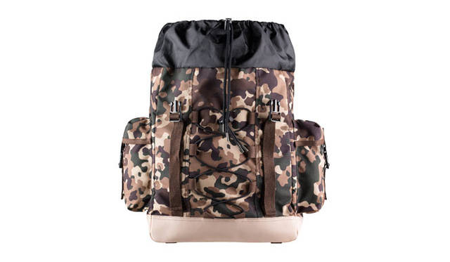 <strong>A.P.C.｜アー・ペー・セー</strong>　「A.P.C. EASTPAKコレクション」　Big Backpack 4万2000円