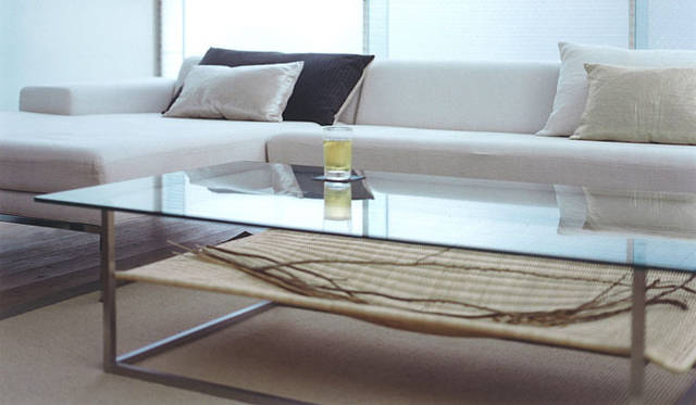 <strong>LIVING MOTIF｜リビング・モティーフ</strong>　 二俣公一 × E&Y 特別展示　ローテーブル「HAMMOCK」（W140×D75×H36cm）19万9500円　Photo by KOJI HONDA