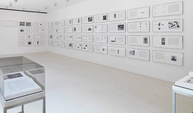 <strong>TOKYO PHOTO｜写真文化の最前線を体現する「TOKYO PHOTO 2013」</strong>　Ed Ruscha “On the Road”展 ガゴシアン・ギャラリーの会場風景。今回増上寺に再現する Courtesy of Gagosian Gallery  © Ed Ruscha