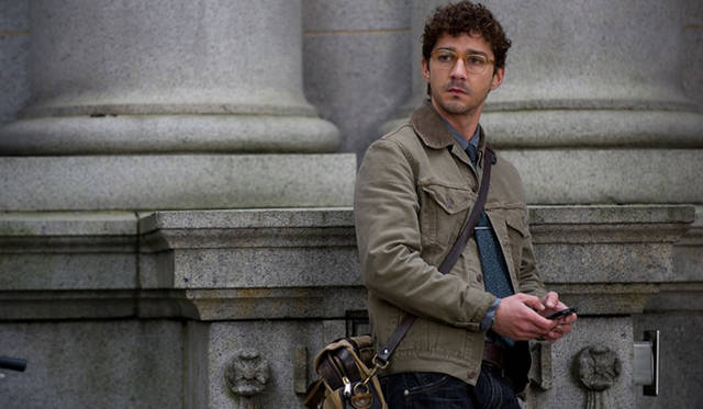 若き新聞記者役には『トランスフォーマー』などで人気のシャイア・ラブーフ　©2012 TCYK, LLC. ALL RIGHTS RESERVED.