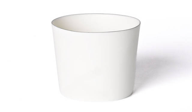 <strong>valveat 81｜ヴァルヴィート エイティーワン</strong>　「valveat 81」3周年コラボレーションアイテム　<strong>AOKI RYOTA×valveat 81</strong>　陶芸家、青木良太氏とのコラボレーションはホワイトチョコSのプラチナバージョン。valveat 81の3周年のために作成した逸品。4410円