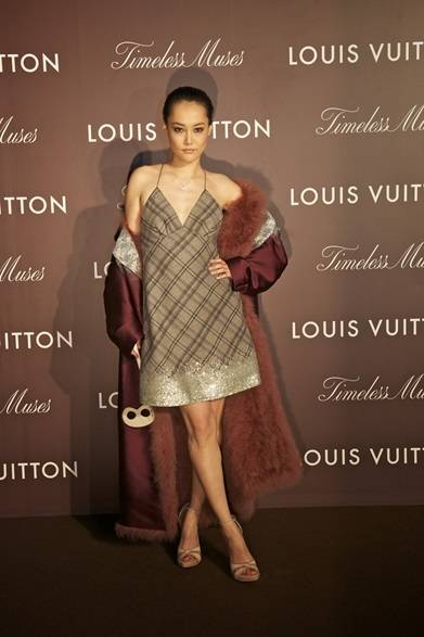 <strong>LOUIS VUITTON｜東京ステーションホテルで『Timeless Muses』展</strong>　菊地凛子