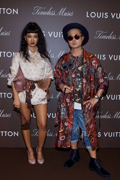 <strong>LOUIS VUITTON｜東京ステーションホテルで『Timeless Muses』展</strong>　左からYoon、VERBAL ©LOUIS VUITTON