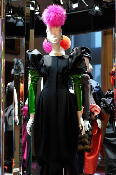 <strong>Schiaparelli｜スキャパレリ</strong> 2013年秋冬オートクチュールコレクション　「SAINTE-NITOUCHE」　©Schiaparelli