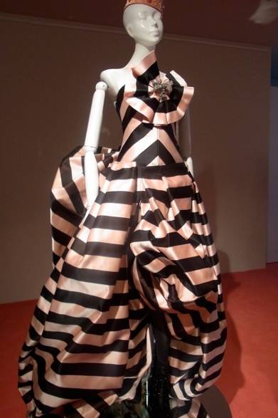 <strong>Schiaparelli｜スキャパレリ</strong> 2013年秋冬オートクチュールコレクション　「SABAYON」　©HGIWARA Terumi