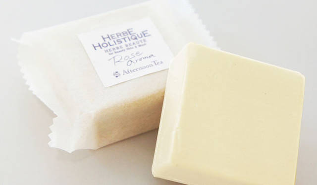 <strong>Afternoon Tea LIVING｜アフタヌーンティー・リビング</strong>　「Afternoon Tea PREMIUM COLLECTION」　ノベルティー「HERBE HOLISTIQUE ミニソープセット」先着5000名（全国合計）※ノベルティーは、なくなり次第終了