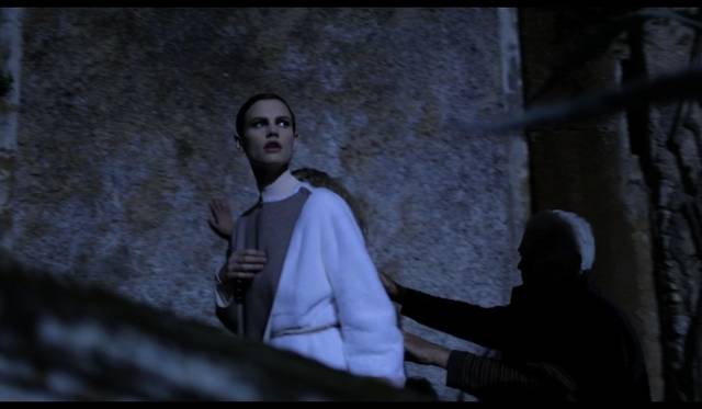 <strong>FENDI｜フェンディ</strong>　カール・ラガーフェルドによるホラータッチの新作ムービー『危険なお呼ばれ』