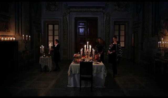 <strong>FENDI｜フェンディ</strong>　カール・ラガーフェルドによるホラータッチの新作ムービー『危険なお呼ばれ』