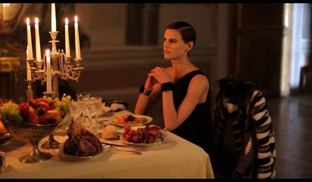 <strong>FENDI｜フェンディ</strong>　カール・ラガーフェルドによるホラータッチの新作ムービー『危険なお呼ばれ』