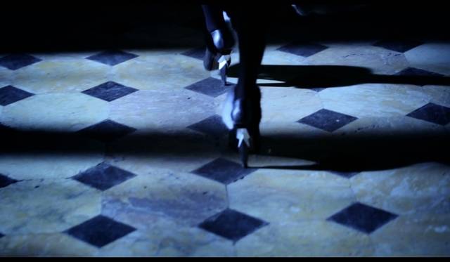 <strong>FENDI｜フェンディ</strong>　カール・ラガーフェルドによるホラータッチの新作ムービー『危険なお呼ばれ』