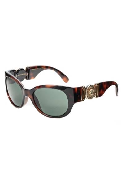 <strong>VERSACE｜ブランド設立35周年、アイコニックな限定アイテムが多数登場</strong><br /><br />故GIANNI VERSACE時代の90年代のモデルを2013FWコレクションでRe-Edition modelとして復活した限定商品。<br /><br />SUNGLASSES<br />BROWN<br />3万450円