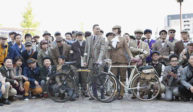 <strong>Mercedes-Benz Fashion Week TOKYO 2014 S/S 「Tweed Run Tokyo 2013」</strong>　「Tweed Run Tokyo 2012」の様子　© Tweed Run Tokyo