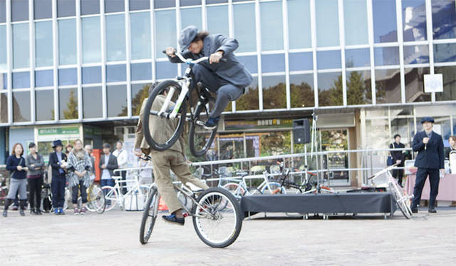 <strong>Mercedes-Benz Fashion Week TOKYO 2014 S/S 「Tweed Run Tokyo 2013」</strong>　「Tweed Run Tokyo 2012」の様子　© Tweed Run Tokyo