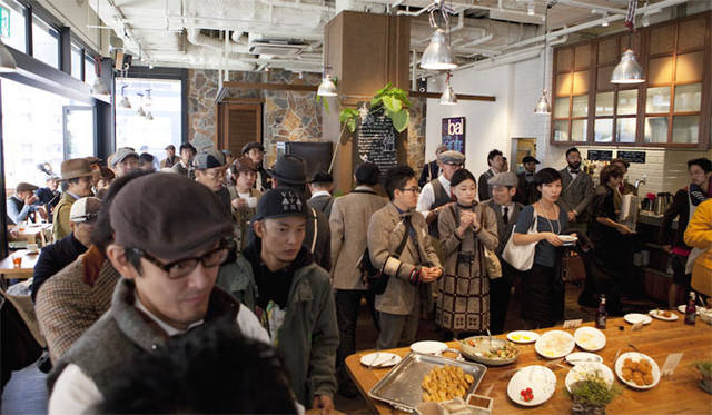 <strong>Mercedes-Benz Fashion Week TOKYO 2014 S/S 「Tweed Run Tokyo 2013」</strong>　「Tweed Run Tokyo 2012」の様子　© Tweed Run Tokyo